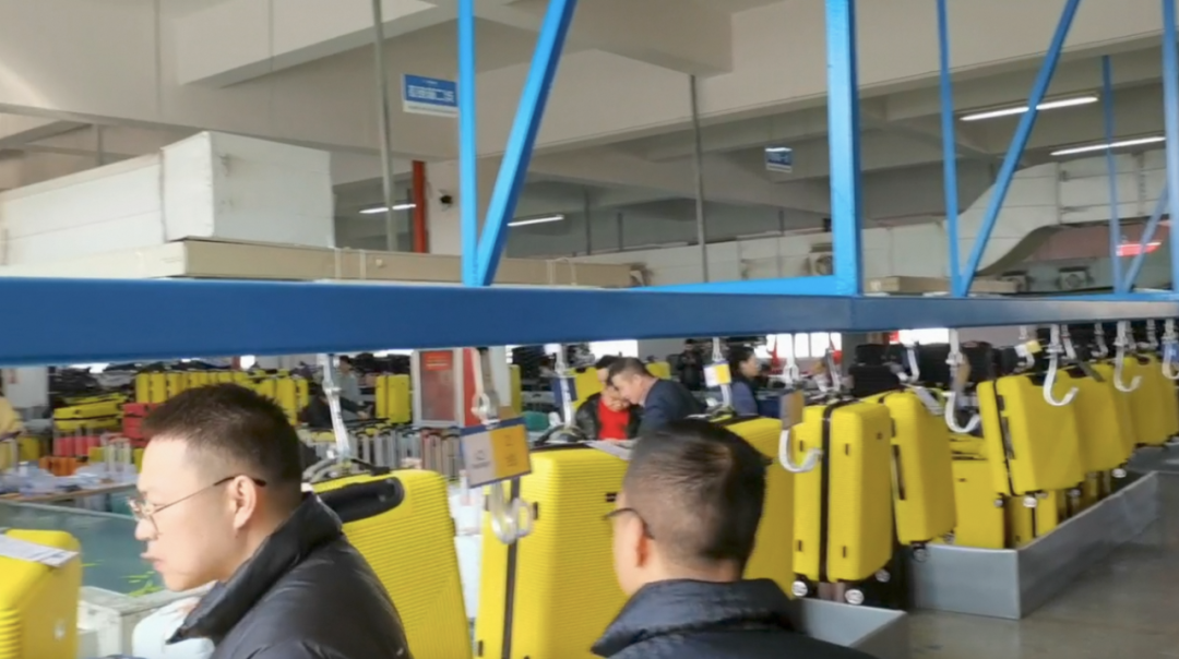 千亿箱包产业沉浮记：疫中挣扎，开年狂飙