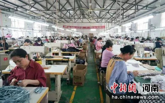 鞋子销往全球，年产鞋800万双，河南这个鞋业小镇正在崛起！